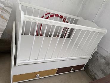 Oğlan və qız üçün, Yeni, Dördbucaq, Beşik, Dəstsiz, Matras ilə, Yellənmə mexanizmi ilə
