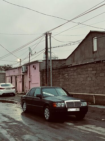 mercedes emel: Mercedes-Benz 190: 1.8 l | 1993 il Sedan