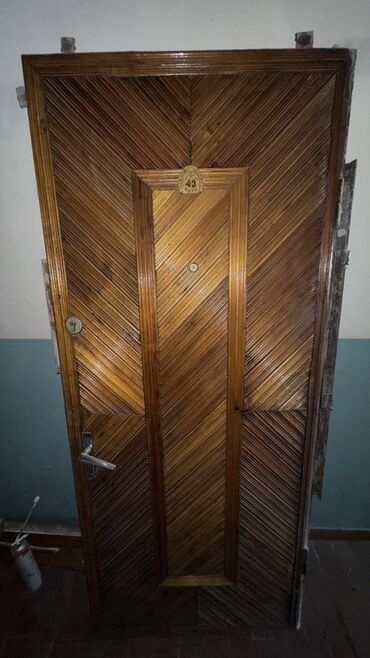 бронь двер: Входная деревянная дверь - Материал: массив/фанерованная основа с