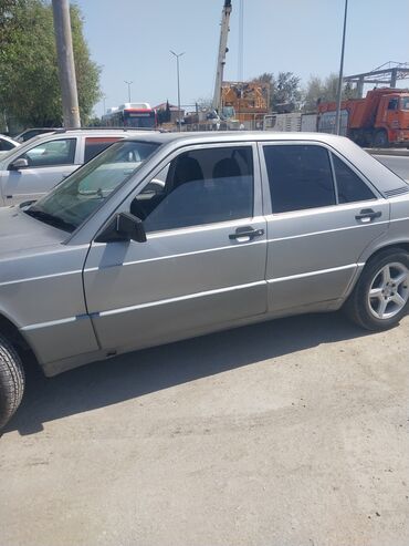купить питбайк в азербайджане: Mercedes-Benz sedan, gümüşü rəng. - Kuzov: 4 qapılı, kompakt sedan