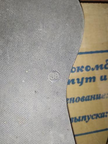 Продавцы-консультанты: Эти все женские обуви восемь пар за 5000 сом все в хорошем состоянии — 16