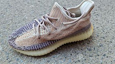 Patike: Yeezy modeli od 36 do 46 za samo 4000 din
pb — 6