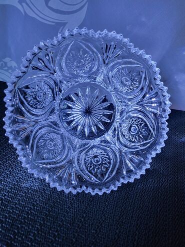 Činije: Cinija,bombonijera nova kristalna iz 70ih. Nova cinija,sve na njoj — 2