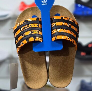 кожаные сандалии: Шлепанцы Adidas
Оригинал