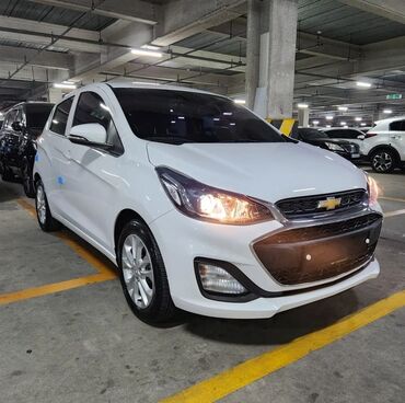 продаю авто: Chevrolet Spark: 2019 г., 1 л, Автомат, Бензин