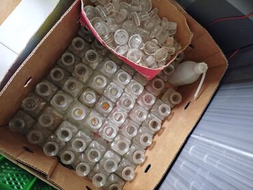 Digər mağaza avadanlığı: Parfum qabları .qapaqları var.45-50 ədəddi 39 azn ünvan xetai Nzs
