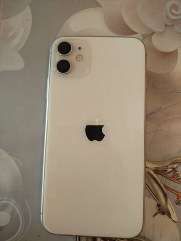Apple iPhone: IPhone 11, Б/у, 128 ГБ, Белый, Зарядное устройство, Кабель, Коробка, 80 %