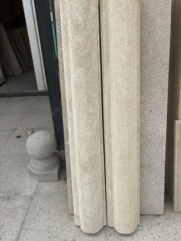 Alçipan: Təbii daşdan hazırlanmış dekorativ sütun elementləri - Material