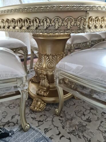 мебель из оргстекла: Конок бөлмөсү үчүн үстөл жана отургуч, түсү - Алтын