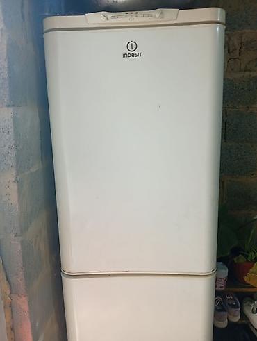 буферные динамики: Холодильник Indesit, Б/у, Двухкамерный — 1