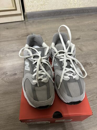 серебрянная цепочка: Кроссовки New Balance (серые) - Легендарный «dad shoe» 530 модель