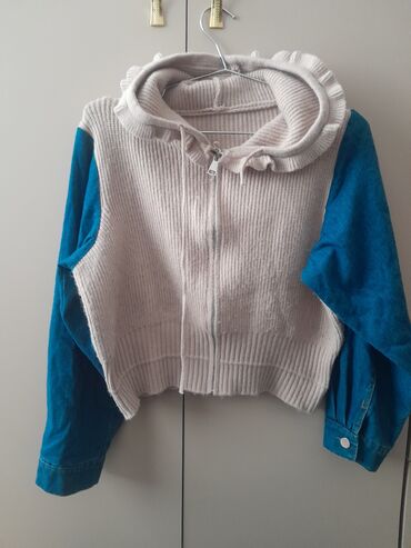 yun jaket: Hər biri 7 azn.xs sl razmer var. 1) Açıq bej rəngdə əl işi