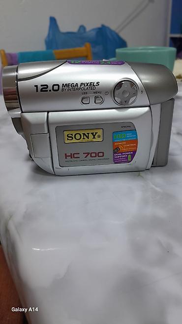 Видеокамеры: Цифровая видеокамера Sony HC700 (DVC) - Запись видео: High Definition — 16