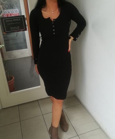 Haljine: Divna haljina rebrasti pamuk sa elastinom Vel S M
Povoljno — 4