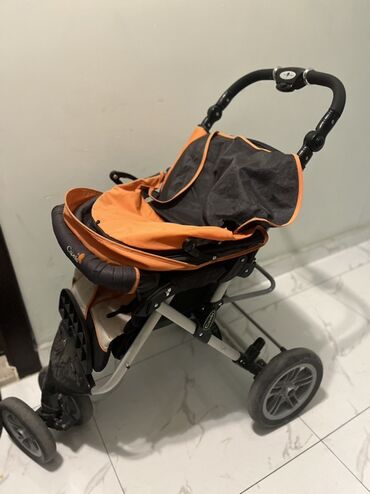 flo memar ecemi: Üçtəkərli araba, Carello, İşlənmiş, Yaş: 30 ay, Ünvandan götürmə