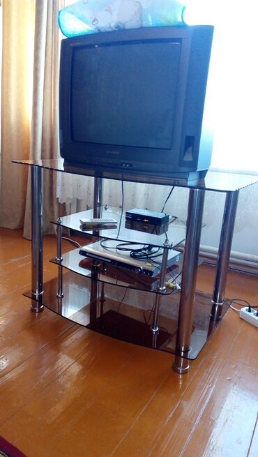 стол для телевизор: Продаю телевизор рабочий в отличном состоянии .Двд и стол под