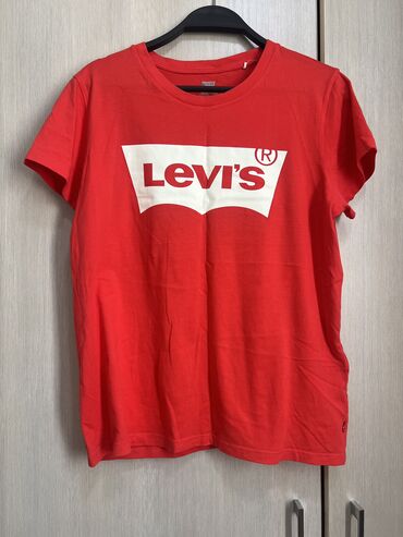 Футболки: Футболка, Классическая модель, LeviS, Б/у, M (EU 38), L (EU 40)