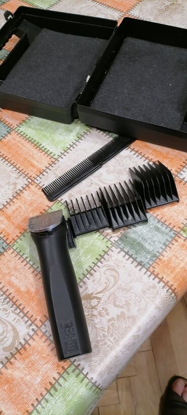 Mašinice za šišanje: Masinica Wall na baterije dobra sa dodacima

Mirjevo — 10