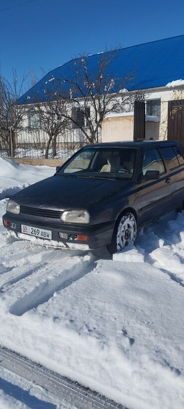 кия автомобил: Volkswagen Golf: 1992 г., 1.8 л, Механика, Бензин, Хэтчбэк