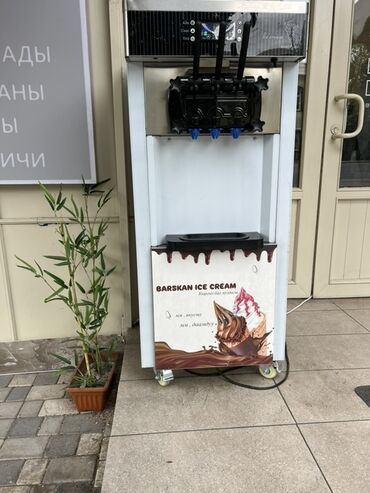 фрезер мороженое: Аппарат для приготовления мягкого мороженого Binjiling-9557