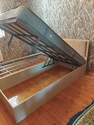 Qaldırılan bazalı çarpayı və döşək dəsti - Ölçü: təxmini 160x200 sm