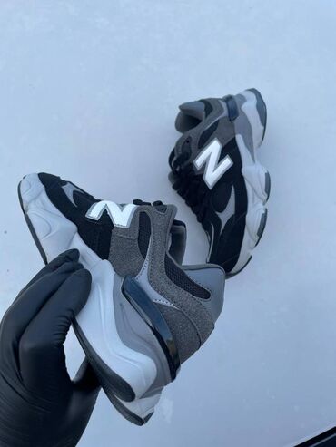 Women's Sneakers and athletic shoes: New balance 9060 patike

Novo
Brojevi 36 do 46

fb Moja Kupovina 1 — 10