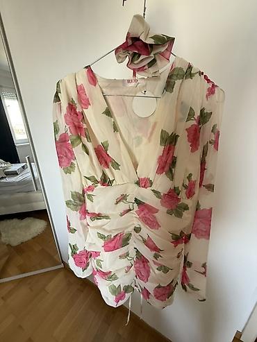 golden rose: Ženska mini haljina s ružama + detalj za vrat/kosu - Kroj: mini — 2