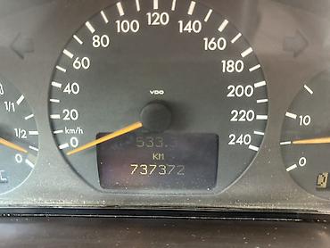 w210 panel: Mercedes-Benz E-Class (W210) sedan - Kuzov: qara rəng, 4 qapı - — 4
