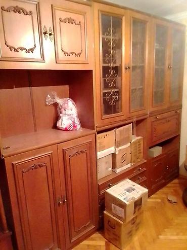 sekret: Klassik üslubda böyük divar dolabı (sekretli vitrinalı) - Material — 2