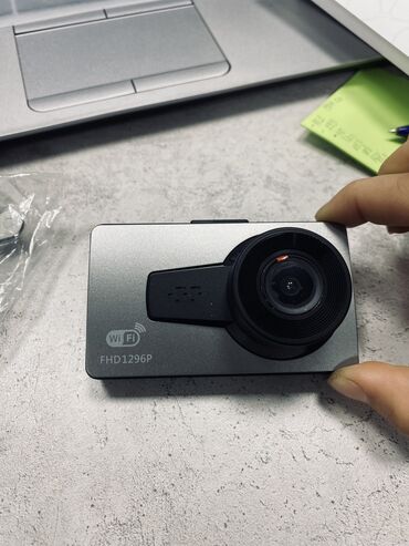 Аксессуары и тюнинг: Автомобильный видеорегистратор имеет две камеры, которые позволяют