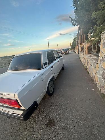 hyundai accent 2017 model: VAZ 2107 sedan – ağ rəng, klassik gövdə dizaynı. ela vezyetdedi hec — 1