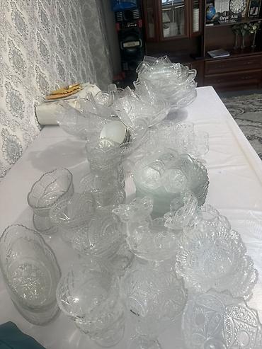 продаю чешские вазы: Набор столовой посуды из прозрачного прессованного стекла с богатым — 3