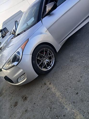prado tekerleri type 1: Hyundai Veloster: 1.5 l | 2011 il Kupe — 3