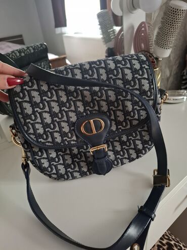 Torbe: Nova torba. Christan Dior. teget boja. ima podesivi kais — 1