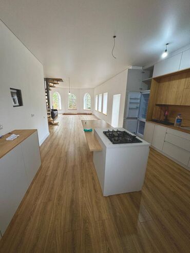 Долгосрочная аренда домов: 220 м², 6 комнат — 7