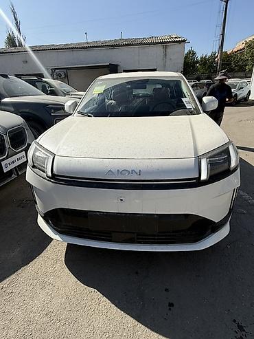 GAC: AION V — электрический кроссовер Основные особенности: - Кузов — 3