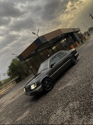 авторынок германии подержанных автомобилей: Mercedes-Benz W124: 1993 г., Механика, Бензин, Седан