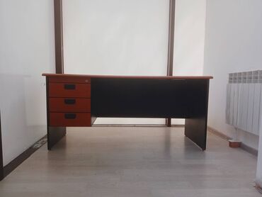Ofis masaları: İşlənmiş, Müdir üçün, Dördbucaq masa
