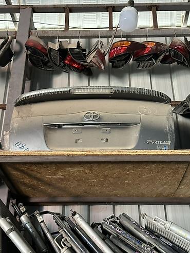 Крышка багажника Toyota Prius (XW20, 2003–2009) - Оригинальная задняя at lalafo.kg Крышка багажника Toyota Prius (XW20, 2003–2009) - Оригинальная задняя