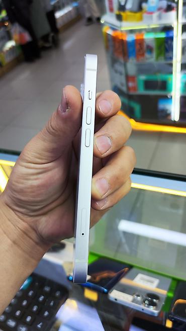 Apple iPhone: IPhone 13, Б/у, 128 ГБ, Белый, Защитное стекло, 85 % — 4