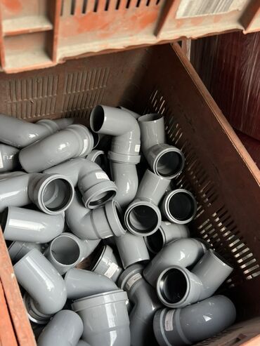 фитинги для пластиковых труб: Угольник (45°, 90°), Пластик