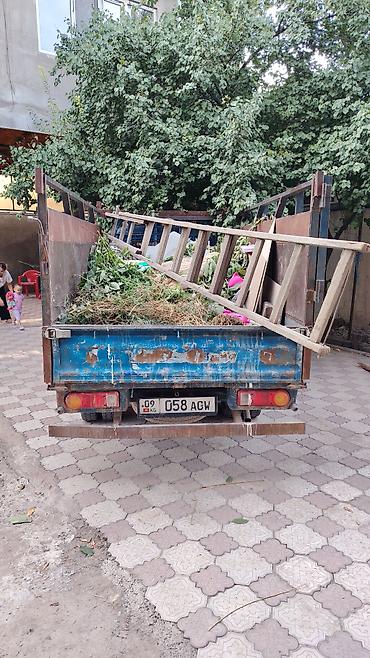 бокс в аренду: Вывоз мусора и грузоперевозки на малотоннажном бортовом грузовике — 1