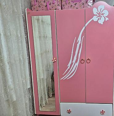 qız ucun dolab: Uşaq/yeniyetmə otağı üçün 3 qapılı geyim şkafı - Rəng: çəhrayı-ağ — 1