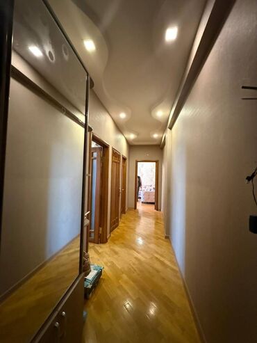 Uzunmüddətli kirayə mənzillər: Xaqlar metrosu yanınında mənzil kirayə verilir. Mərtəbə 16/14. Ümumi — 2