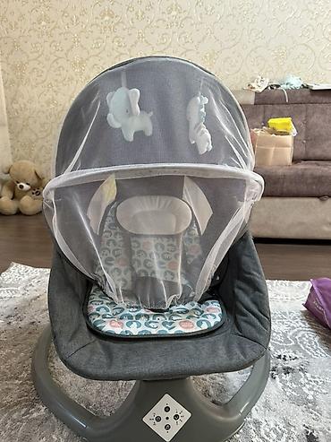 mamaroo 3 0: Электрокачели/шезлонг для младенца с капюшоном и москитной сеткой - — 4