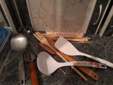 посуда зеркальная: Советские металлические половники, деревян. лопатка, новые палочки для