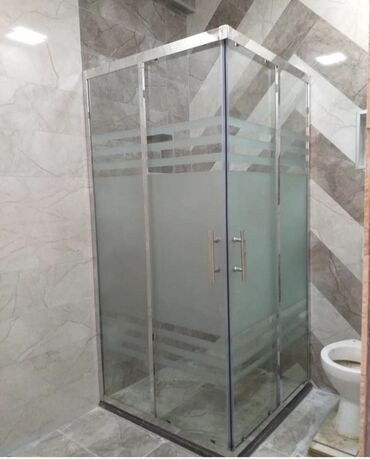 Duş kabinaları, arakəsmələr: Yeni Arakəsmə, Düzbucaqlı, Pulsuz çatdırılma — 26