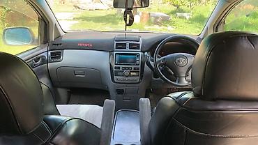 два авто: Toyota Avensis Verso: 2003 г., 2.4 л, Автомат, Бензин, Минивэн — 6