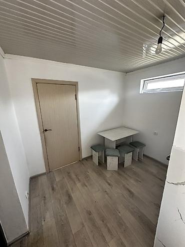 Комнаты: 40 м², С мебелью частично — 2