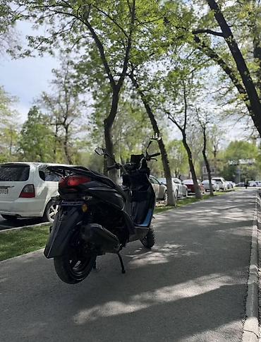 Мототехника: Скутер городского типа - Агрессивный дизайн кузова в чёрном цвете — 5